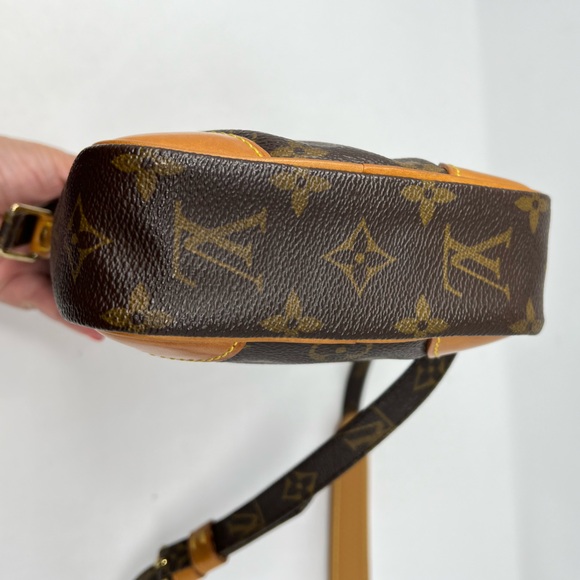 Louis Vuitton Danube PM Monogram Crossbody Unisex - Picture 14 of 16